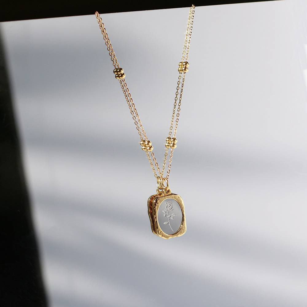 Black tulip Necklace