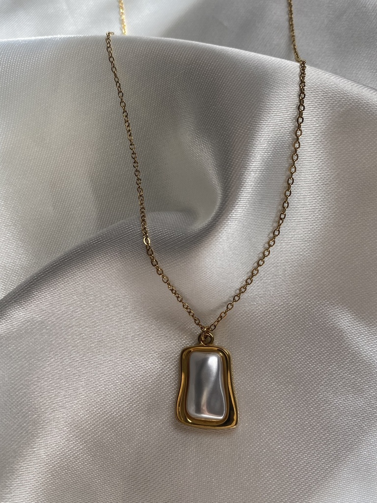  Rectangular pearl Necklace 
