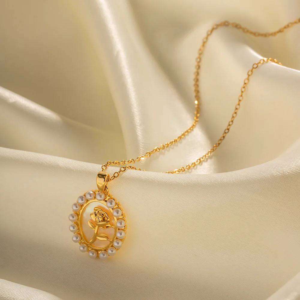 Flower pearl neccklace