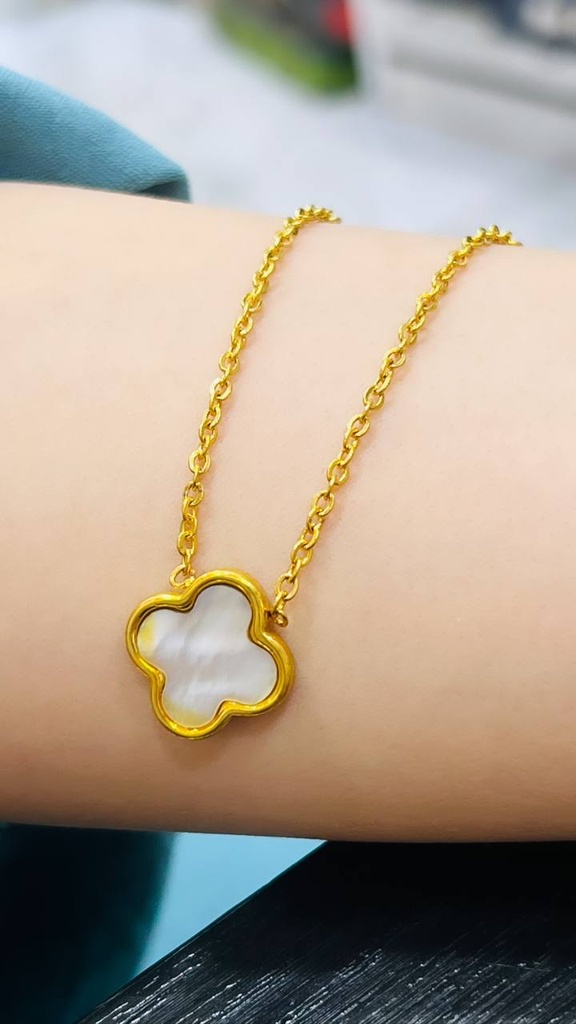 [14072] White Van Cleef Necklace 